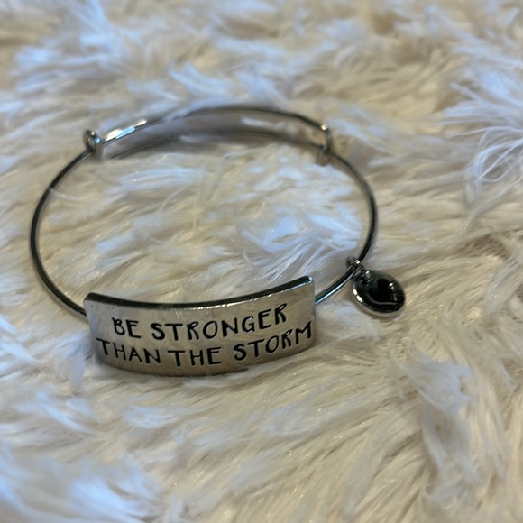 “BE STRONGER THAN THE STORM” bracelet - Picture 5 of 6